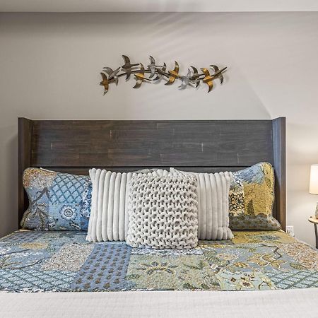 Spring Creek Luxury King One Bedroom At White Spruce Lodge แคนมอร์ ภายนอก รูปภาพ