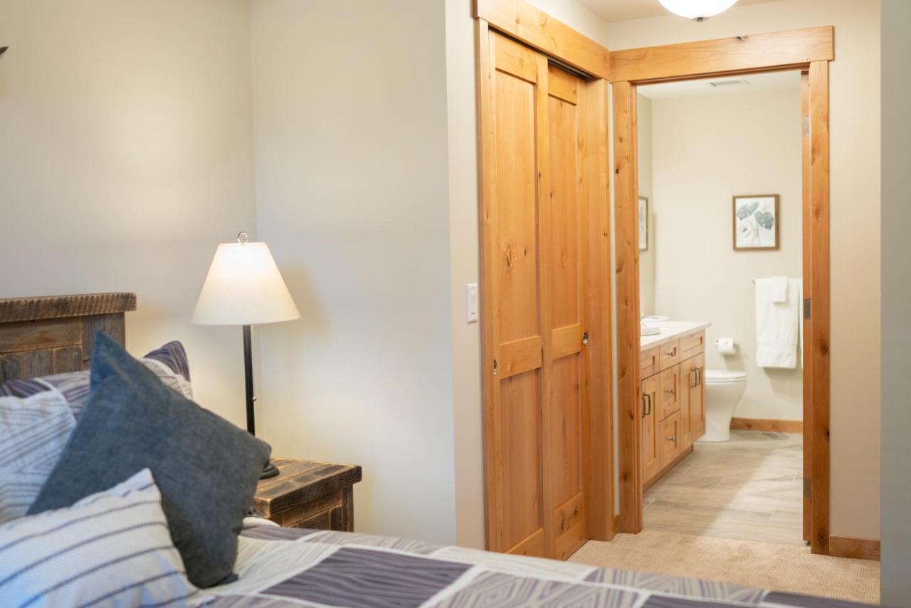 Spring Creek Luxury King One Bedroom At White Spruce Lodge แคนมอร์ ภายนอก รูปภาพ