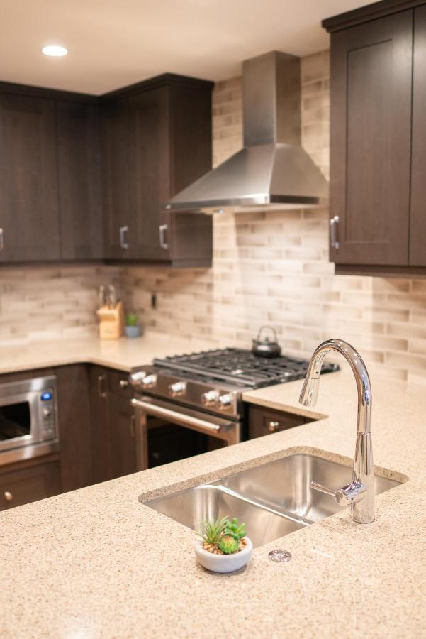 Spring Creek Luxury King One Bedroom At White Spruce Lodge แคนมอร์ ภายนอก รูปภาพ