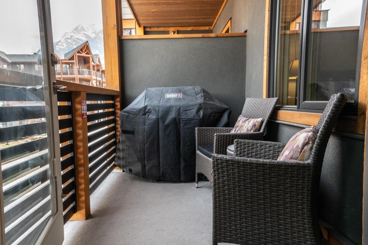 Spring Creek Luxury King One Bedroom At White Spruce Lodge แคนมอร์ ภายนอก รูปภาพ
