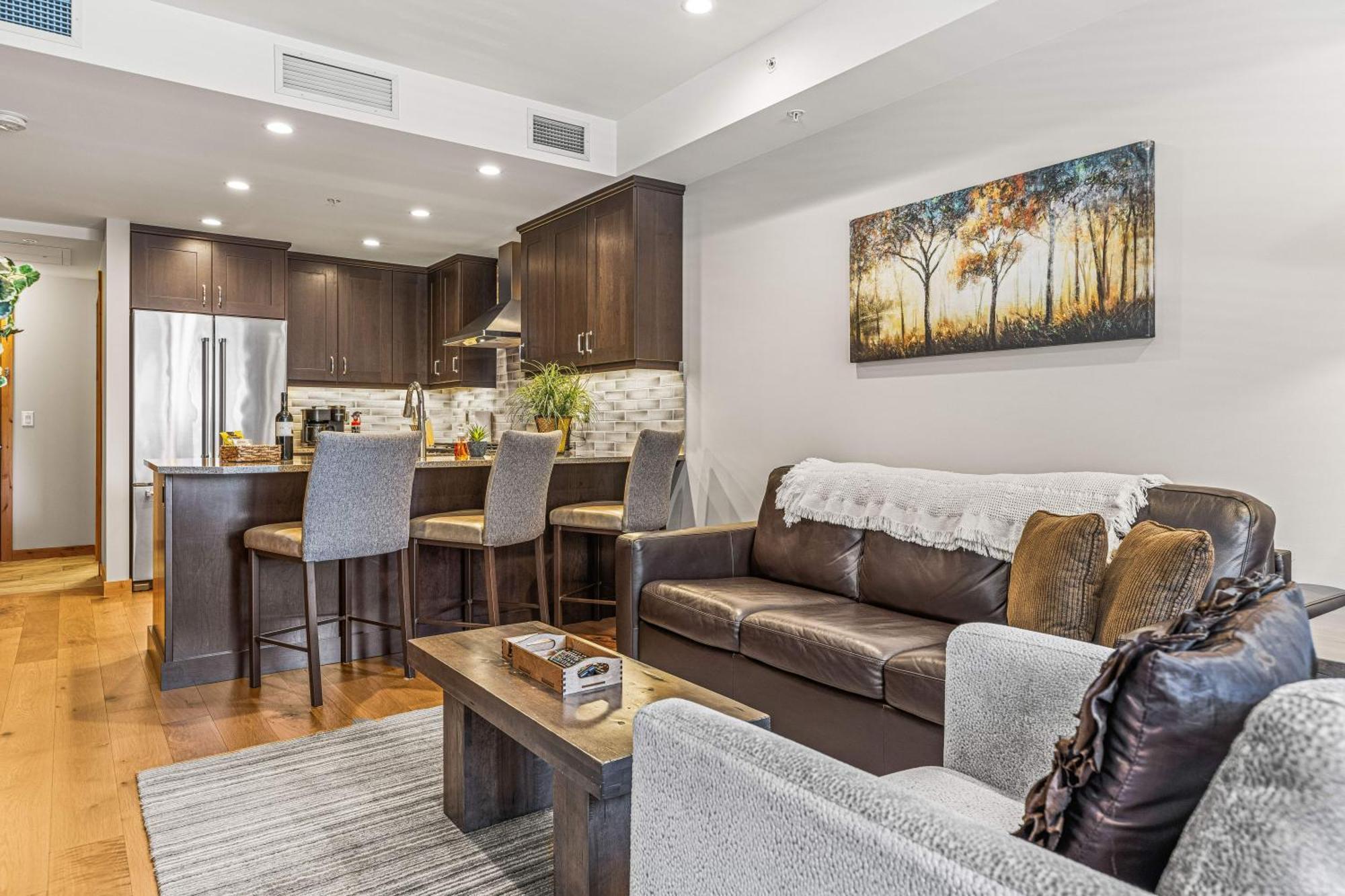 Spring Creek Luxury King One Bedroom At White Spruce Lodge แคนมอร์ ภายนอก รูปภาพ
